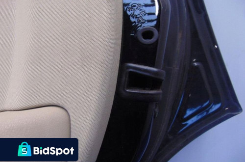 AUDI A2 DRZWI PRAWY TYL