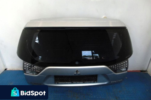 MITSUBISHI OUTLANDER I TYLNA KLAPA
