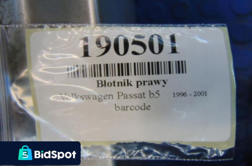 VOLKSWAGEN PASSAT B5 BŁOTNIK PRAWY