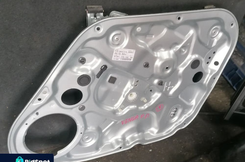 KIA VENGA 11r PODNOŚNIK SZYBY PRAWY PRZÓD