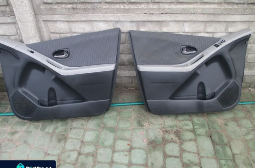 Boczek drzwi YARIS II