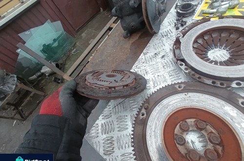 toyota yaris ii 2 1.0b sprzeglo tracza docisk sprzegla jak nowe 13451-0q010-a