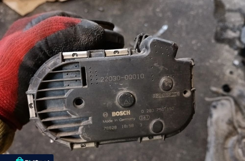 toyota yaris ii 2 1.0b przepustnica 0280750192 22030-0q010
