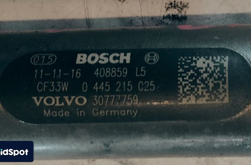 VOLVO V70 III 12r 2.4 D LISTWA WTRYSKOWA 0445215025