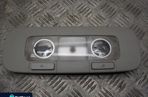 VW GOLF VI LAMPKA PODSUFITKI OŚWIETLENIE KABINY