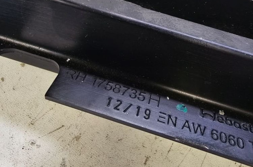 PROWADNICA SZYBERDACHU AUDI A6 C8 1758734RH