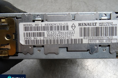 RENAULT SCENIC II 1.5 DCI RADIO 8200300859