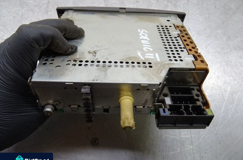 RENAULT SCENIC II 1.5 DCI RADIO 8200300859