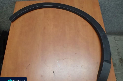 Listwa błotnika prawy tył AUDI Q3