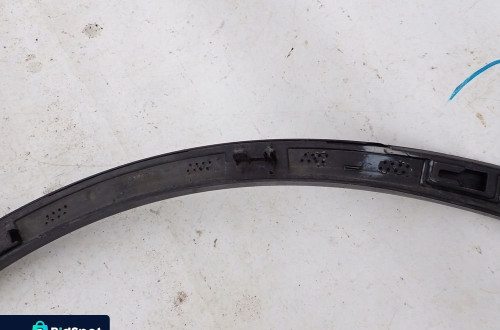 VW TOUAREG III 760 18- LISTWA BŁOTNIKA PRAWA PRZÓD