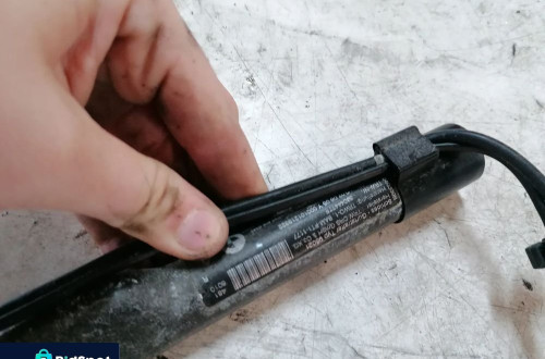 BMW 3 E90 04r- NAPINACZ PASA PRAWY PRZÓD 33044477F