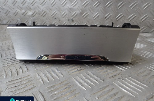 SCHOWEK POPIELNICZKA PRZÓD VW PASSAT B7 3C0863284