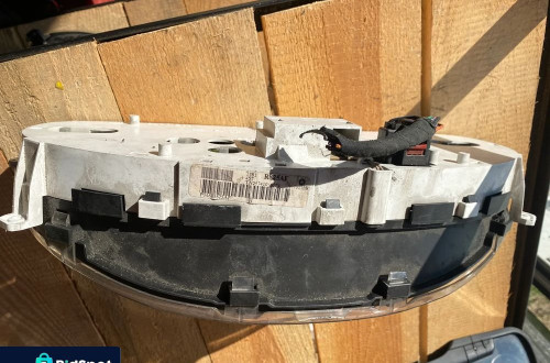 chrysler voyager 2.5 crdi licznik zegary tn257410-6374  r825af