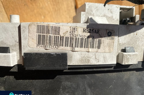 chrysler voyager 2.5 crdi licznik zegary tn257410-6374  r825af
