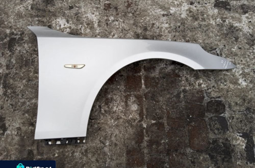 BŁOTNIK LEWY BMW E60 03-10 KOD KOLORU TITAN SILVER METALIC