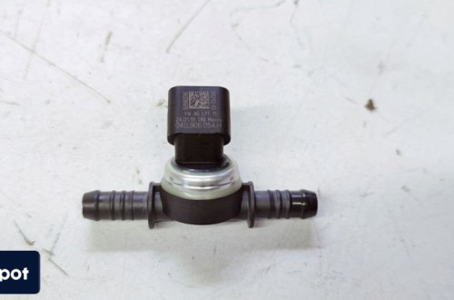 CZUJNIK CIŚNIENIA PALIWA AUDI A6 C8 A7 04B906054H