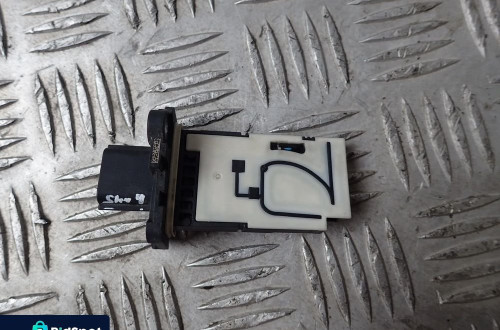 NISSAN QASHQAI J11 1.5 DCI PRZEPŁYWOMIERZ RENAULT 8201267959