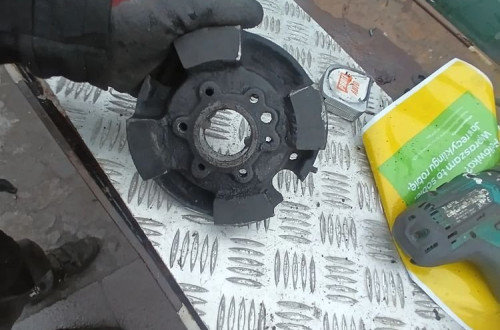 mercedes w123 123 beczka 2.0d kolo mocowanie zebatka pasowe walu korbowego