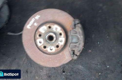 vw passat b6 zwrotnica piasta przod przednia prawa zacisk hamulcowy