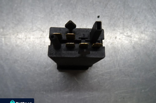 AUDI A3 8L HB 5D 96-00 PRZEŁĄCZNIK GRZANIA PODGRZEWANIA SZYBY 8L0941503B