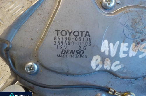 TOYOTA AVENSIS T25 KOMBI SILNICZEK WYCIERACZKI TYŁ