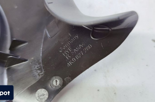 ZAŚLEPKA ZAWIASU KLAPY PRAWA AUDI A6 C8 4K9827280