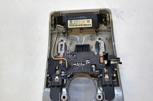 LAMPKA KABINY AUDI A3 A4 B6 B7 8E0947135E