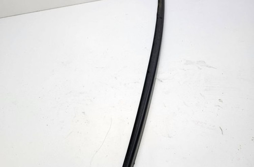 LISTWA ZGARNIAJĄCA PRAWA AUDI A4 B9 8W0854328B