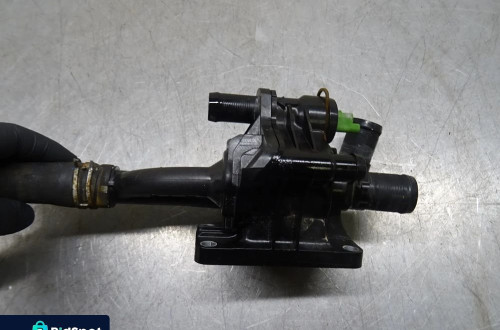 FORD FIESTA MK7 LIFT 12-17 1.6 TDCI OBUDOWA TERMOSTATU 9820023280