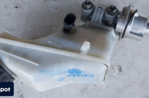 OPEL CORSA D  11r 1.2 16V ZBIORNICZEK POMPKA HAMULCOWA