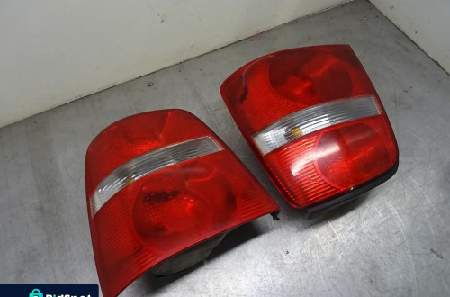 VW TOURAN I 03-05 1.9TDI LA7W LAMPA PRAWA LEWA TYŁ