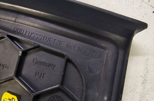 PODNÓŻEK PODSTOPNICA AUDI A6 C8 4K1864777B