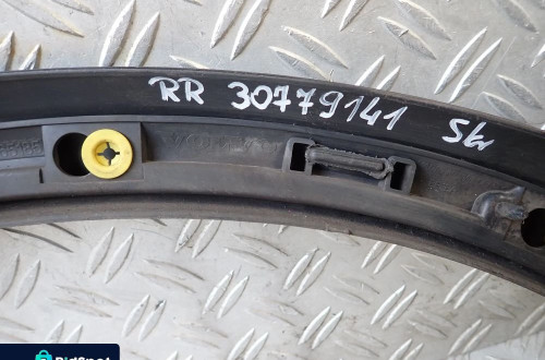 VOLVO C30 NAKŁADKA BŁOTNIKA PRAWY TYŁ 30779141 RADOM