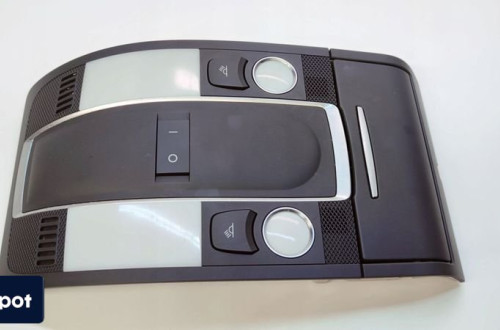 LAMPKA PODSUFITKI OŚWIETLENIE KABINY AUDI A6 C6 CZARNA 4F0947135BQ 6PS