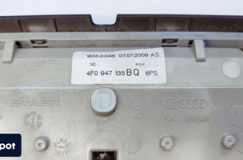 LAMPKA PODSUFITKI OŚWIETLENIE KABINY AUDI A6 C6 CZARNA 4F0947135BQ 6PS