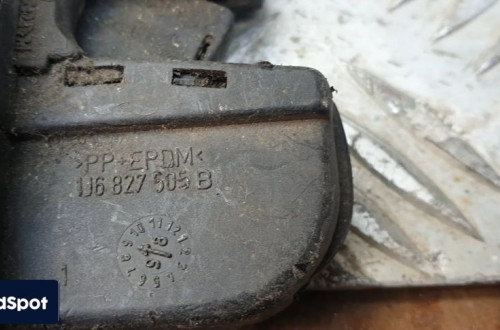 vw golf iv zamek klapy tyl tylnej bagaznika 1j6827505b