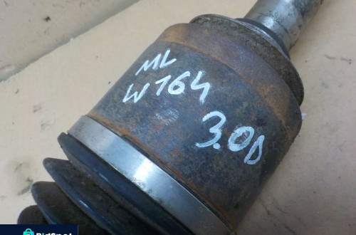 MERCEDES W164 3.0 D PÓŁOŚ LEWY PRZÓD