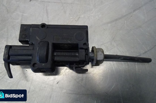 SIŁOWNIK KLAPKI WLEWU PALIWA RENAULT MEGANE III 1.5DCI 8200305732B