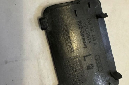 AUDI Q5 08-16r. - ZAŚLEPKA HAKA ZDERZAKA TYŁ LEWA 8R0807449A