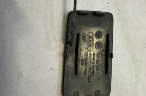 AUDI Q5 17-18r.- ZAŚLEPKA HAKA ZDERZAKA TYŁ LEWA 80A807441