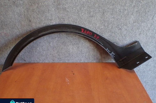 Nakładka listwa błotnika prawy przód SKODA RAPID