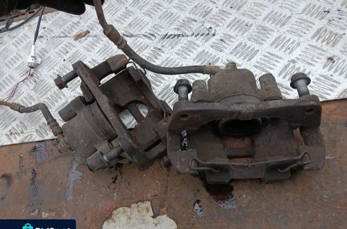 toyota yaris ii 1.0 zacisk hamulcowy przod przedni lewy prawy