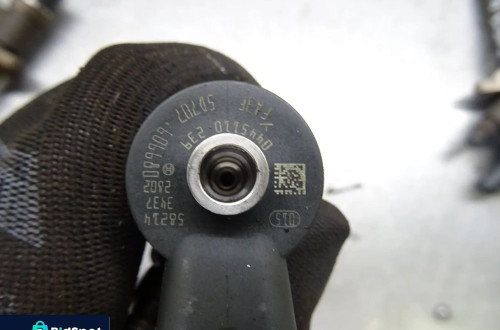FORD FOCUS MK2 04-07 WTRYSK WTRYSKIWACZ 0445110239
