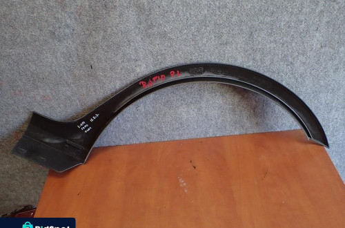 Nakładka listwa błotnika lewy przód SKODA RAPID