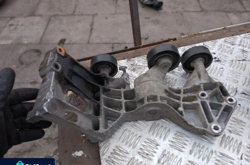 mercedes w169 a-klasa 1.5b 1.7b lapa wspornik alternatora rolka a2662000670
