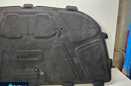 WYGŁUSZENIE MASKI AUDI A5 8T 8T0863825