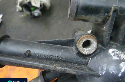 renault laguna i obudowa termostatu 7700872078