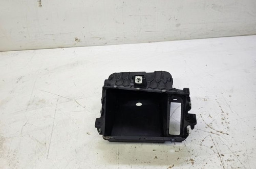 PÓŁKA KONSOLI TUNELU AUDI Q3 F3 83B857925