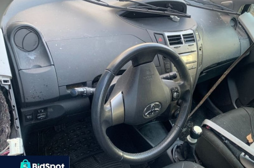 KONSOLA TOYOTA YARIS II 06-11 PODUSZKI PASY KPL LIFT