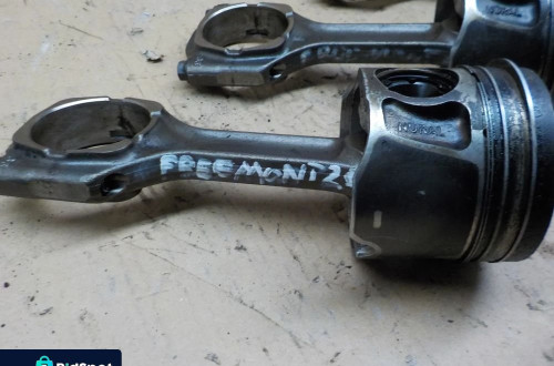 FIAT FREEMONT 2.0 D TŁOK KORBOWÓD